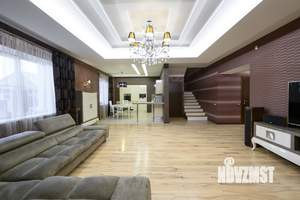 Таунхаус 239м², 3-этажный, участок 1 сот.