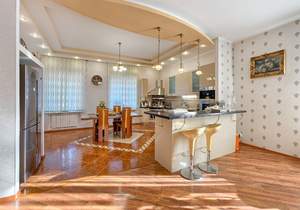 Дом 811м², 3-этажный, участок 37 сот.