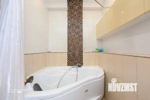 Дом 338м², 3-этажный, участок 8 сот.