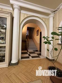 Дом 782м&sup2;, 3-этажный, на длительный срок, 