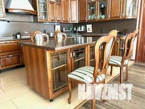 Дом 450м², 3-этажный, на длительный срок, 