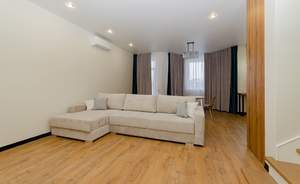 Дом 193м&sup2;, 3-этажный, на длительный срок, 