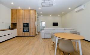 Дом 193м&sup2;, 3-этажный, на длительный срок, 