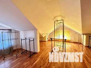 Дом 450м&sup2;, 3-этажный, на длительный срок, 