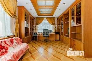 Коттедж 475м², 3-этажный, участок 6 сот.  