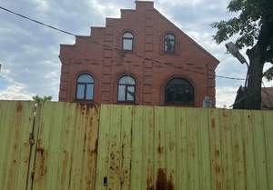 Дом 400м&sup2;, 3-этажный, участок 8 сот.  