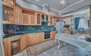 Дом 410м², 3-этажный, участок 6 сот.  