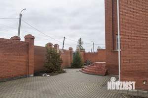 Дом 374м&sup2;, 2-этажный, участок 10 сот.  