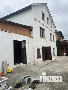 Дом 301м&sup2;, 3-этажный, участок 468 сот.  