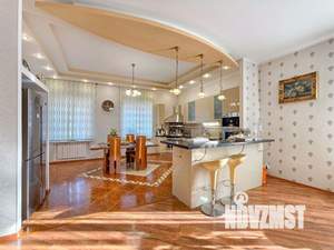 Коттедж 811м&sup2;, 3-этажный, участок 37 сот.  