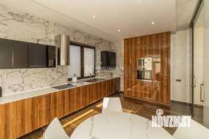 Дом 530м&sup2;, 2-этажный, участок 784 сот.  