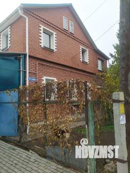 Коттедж 325м², 3-этажный, участок 6 сот.  