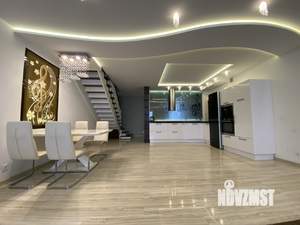 Таунхаус 220м², 3-этажный, участок 1 сот.  