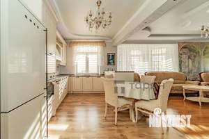 Коттедж 246м&sup2;, 2-этажный, участок 8 сот.  