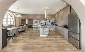 Дом 690м&sup2;, 4-этажный, участок 10 сот.  