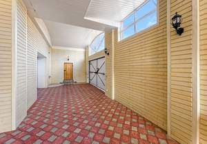 Дом 811м&sup2;, 3-этажный, участок 37 сот.  