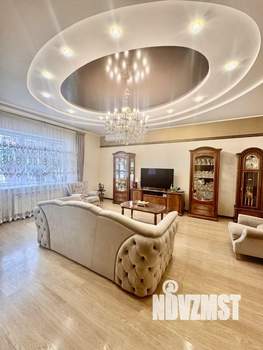 Таунхаус 280м&sup2;, 3-этажный, участок 6 сот.  