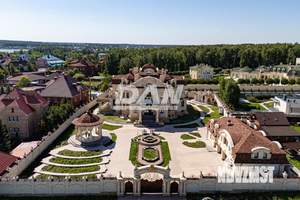 Дом 1736м&sup2;, 4-этажный, участок 42 сот.  