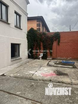 Дом 301м&sup2;, 3-этажный, участок 468 сот.  