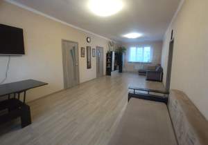 Дом 240м&sup2;, 2-этажный, участок 4 сот.  