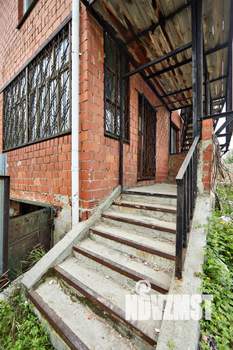 Дом 720м&sup2;, 3-этажный, участок 6 сот.  