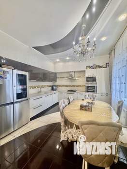 Таунхаус 280м&sup2;, 3-этажный, участок 6 сот.  