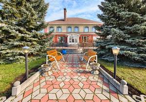 Дом 811м&sup2;, 3-этажный, участок 37 сот.  