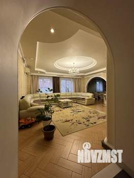 Дом 782м², 3-этажный, участок 7 сот.  