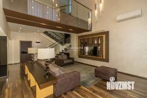 Дом 530м&sup2;, 2-этажный, участок 784 сот.  