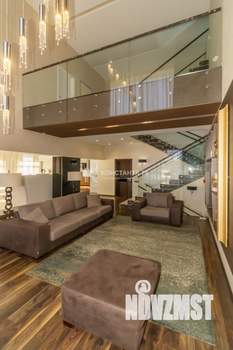 Дом 530м&sup2;, 2-этажный, участок 784 сот.  