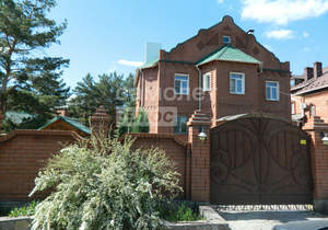 Дом 446м², 3-этажный, участок 12 сот.  