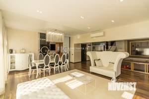 Дом 530м&sup2;, 2-этажный, участок 784 сот.  