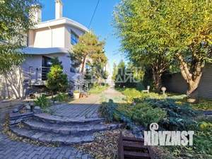 Дом 920м&sup2;, 3-этажный, участок 14 сот.  