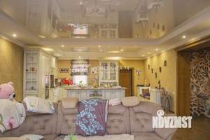 Дом 374м&sup2;, 2-этажный, участок 10 сот.  