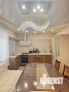 Дом 184м&sup2;, 2-этажный, участок 8 сот.  