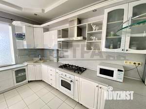 Дом 507м&sup2;, 3-этажный, участок 13 сот.  