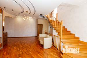 Коттедж 460м², 3-этажный, участок 9 сот.  