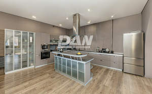 Дом 690м&sup2;, 4-этажный, участок 10 сот.  