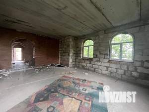 Коттедж 400м&sup2;, 3-этажный, участок 8 сот.  