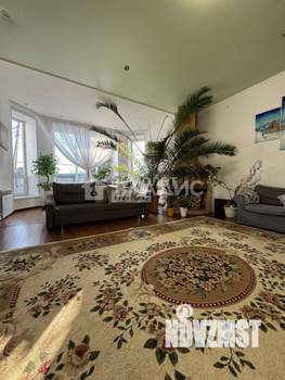 Дом 251м&sup2;, 3-этажный, участок 6 сот.  