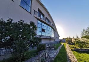 Дом 920м&sup2;, 2-этажный, участок 19 сот.  