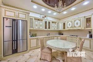 Коттедж 600м&sup2;, 3-этажный, участок 10 сот.  