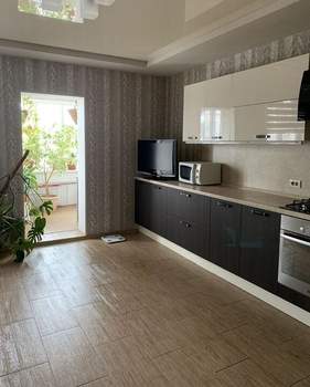 Дом 305м&sup2;, 3-этажный, участок 12 сот.  