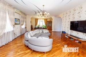 Коттедж 460м², 3-этажный, участок 9 сот.  