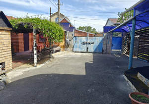 Дом 321м&sup2;, 2-этажный, участок 11 сот.  