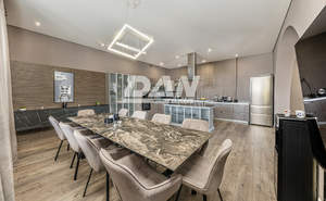 Дом 690м&sup2;, 4-этажный, участок 10 сот.  