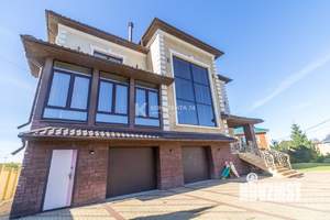 Дом 530м&sup2;, 2-этажный, участок 784 сот.  