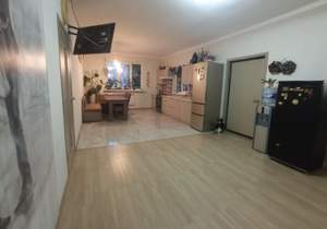 Дом 240м&sup2;, 2-этажный, участок 4 сот.  