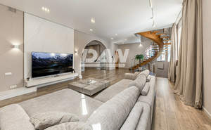 Дом 690м&sup2;, 4-этажный, участок 10 сот.  