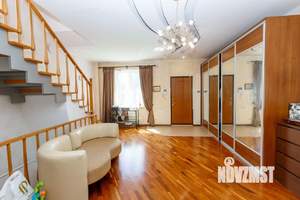 Коттедж 460м², 3-этажный, участок 9 сот.  